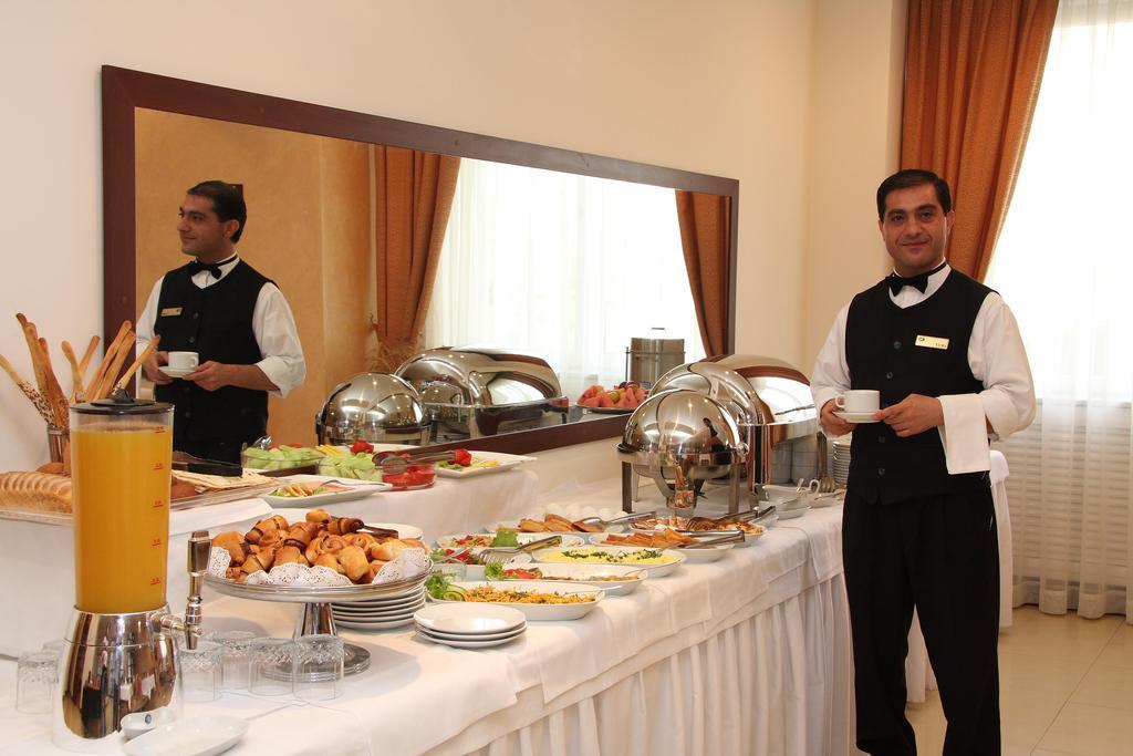 Aviatrans Hotel Yerevan Restoran gambar